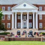 Mengenal Lebih Dekat Kehidupan Kampus di Indonesia